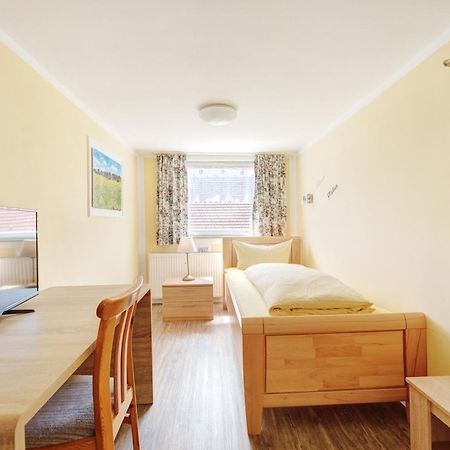 Oberguenzburg Hotel Garni "Zum Engel" מראה חיצוני תמונה