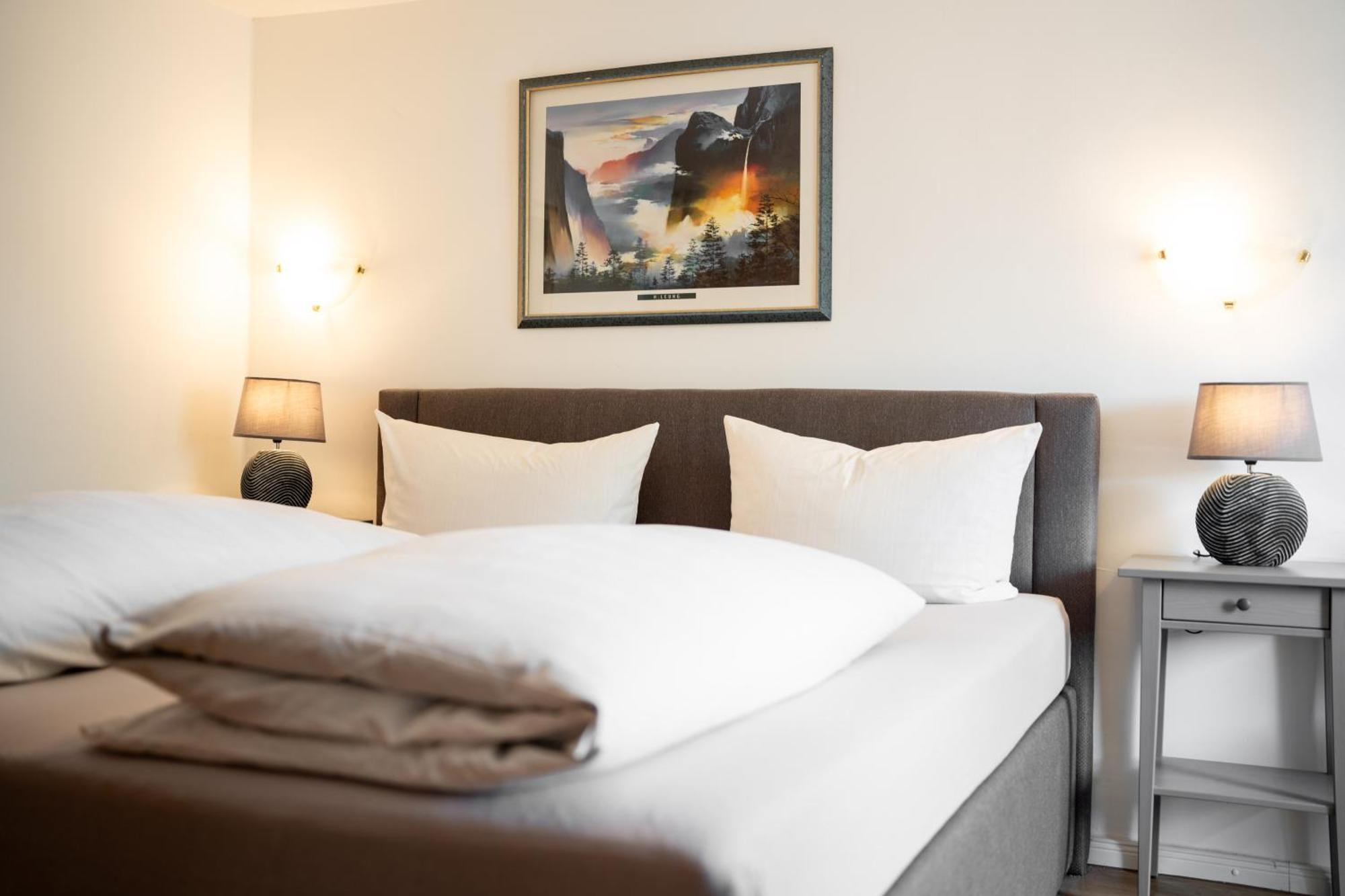 Oberguenzburg Hotel Garni "Zum Engel" מראה חיצוני תמונה